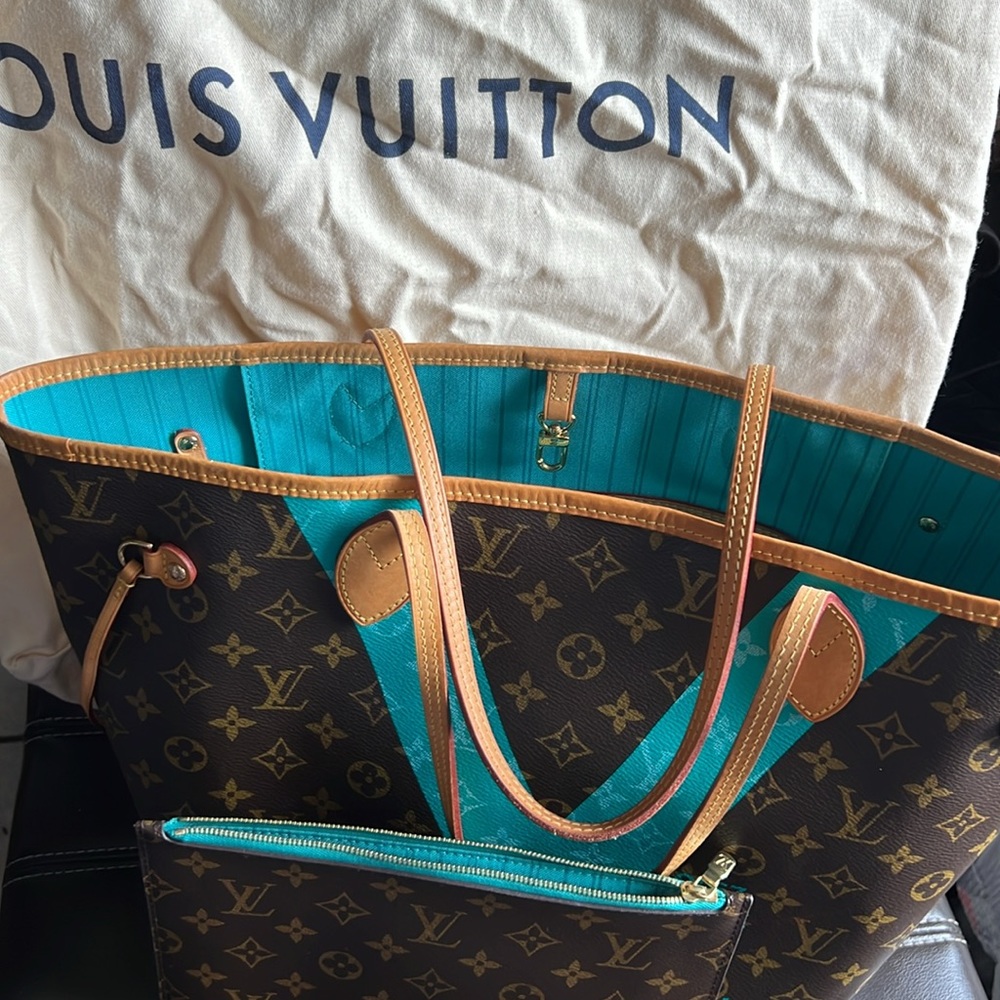 💎 RARE 💎 LOUIS VUITTON MM TURQUOISE WITH POUCH - Picture 4 of 16